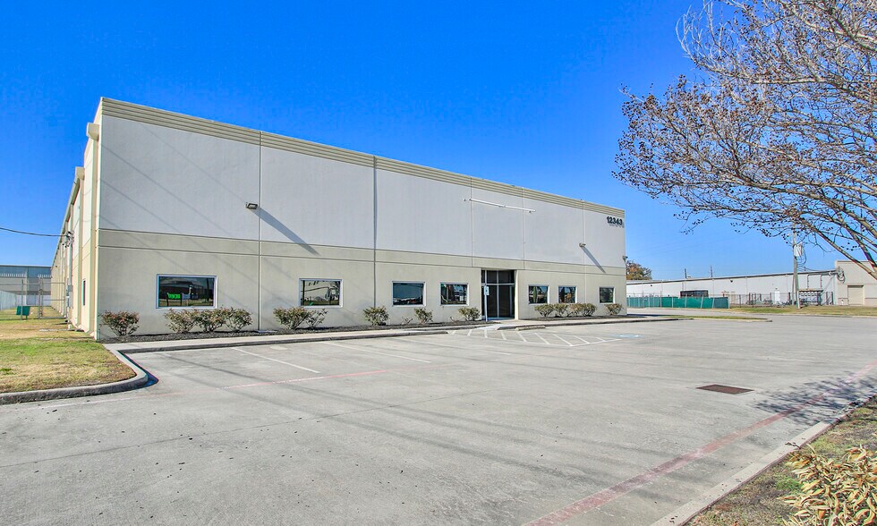 12343 Cutten Rd, Houston, TX à louer - Photo du bâtiment - Image 2 de 10