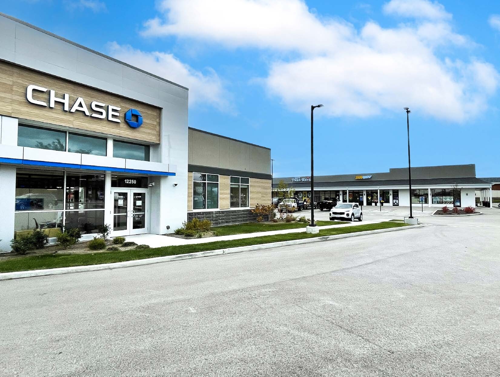 1131-1193 Colonnade Ctr, Des Peres, MO for lease Building Photo- Image 1 of 4