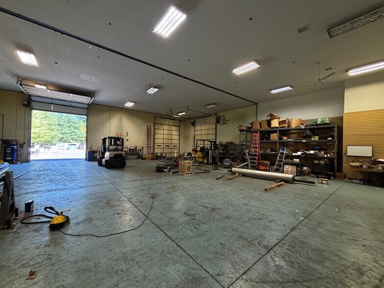 151 N Cooper Rd, West Berlin, NJ à louer - Photo du bâtiment - Image 3 de 7