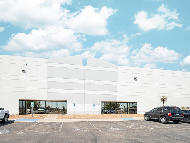 420 A Pan American Dr, El Paso, TX à louer Photo du bâtiment- Image 1 de 7