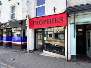 35 Fore St, Cullompton for lease Interior Photo- Image 1 of 3