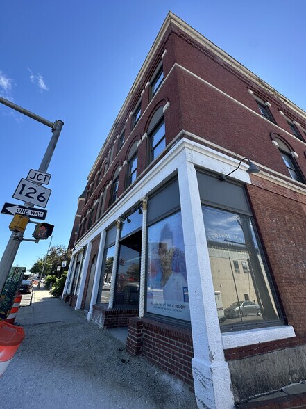 249 Main St, Lewiston, ME à vendre - Photo du bâtiment - Image 2 de 8