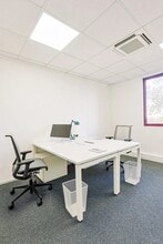 99 Rue Pereire, Saint-Germain-en-Laye for lease Interior Photo- Image 1 of 2