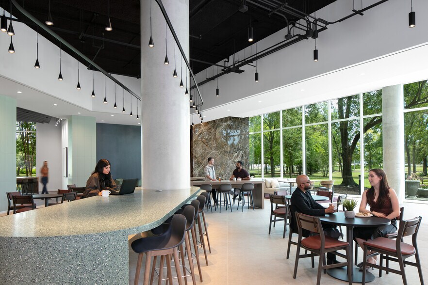 200 Westlake Park Blvd, Houston, TX for lease - Interior Photo - Image 2 of 7