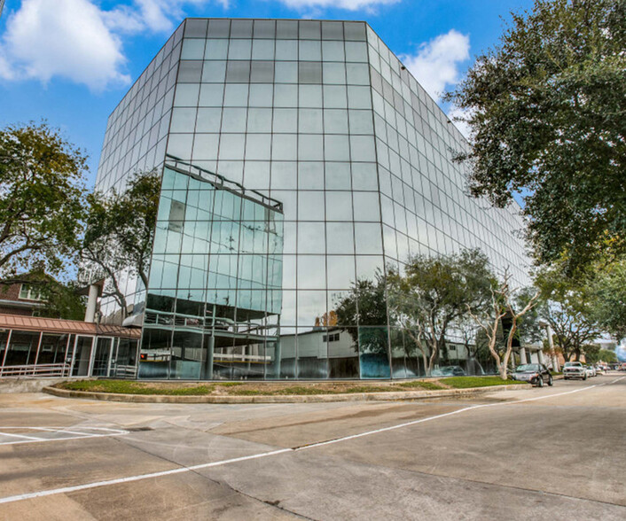 1220 Augusta Dr, Houston, TX à louer - Photo du bâtiment - Image 1 de 5