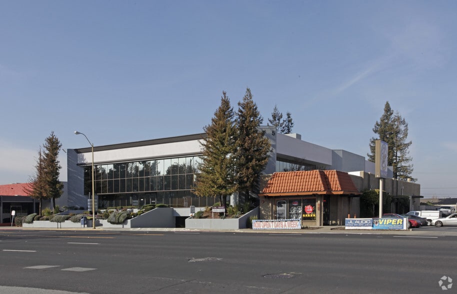 4675 Stevens Creek Blvd, Santa Clara, CA à louer - Photo du bâtiment - Image 2 de 3