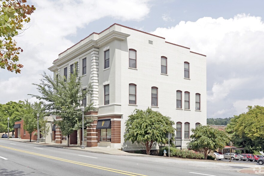 2 N College Ave, Fayetteville, AR à louer - Photo du bâtiment - Image 3 de 17