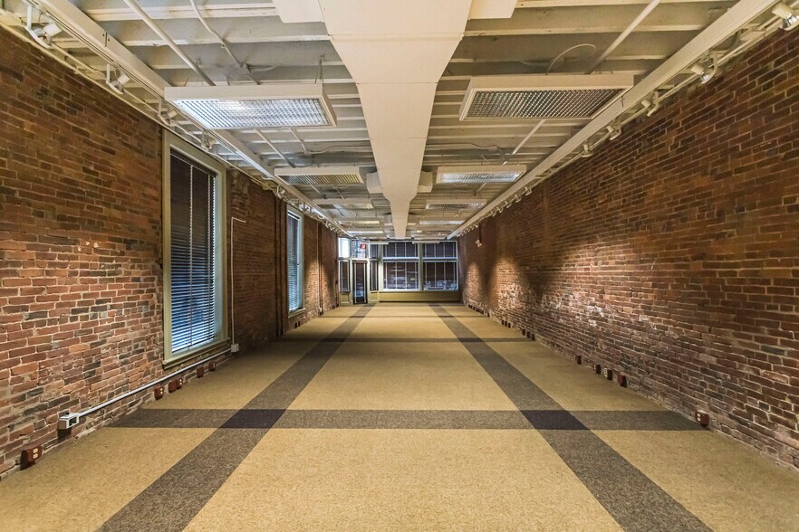 626 & 634 W Main St, Louisville, KY à louer - Photo du bâtiment - Image 2 de 4