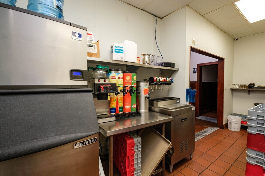 1007 S Main St, Harrisonburg, VA à louer - Photo intérieure - Image 3 de 29