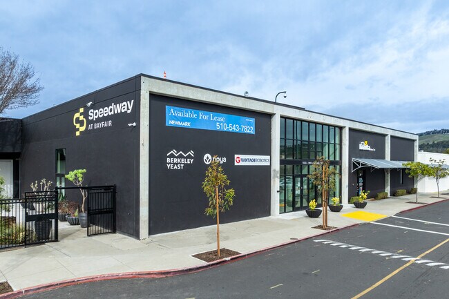 Plus de détails pour 15555 E 14th St, San Leandro, CA - Local d'activités à louer