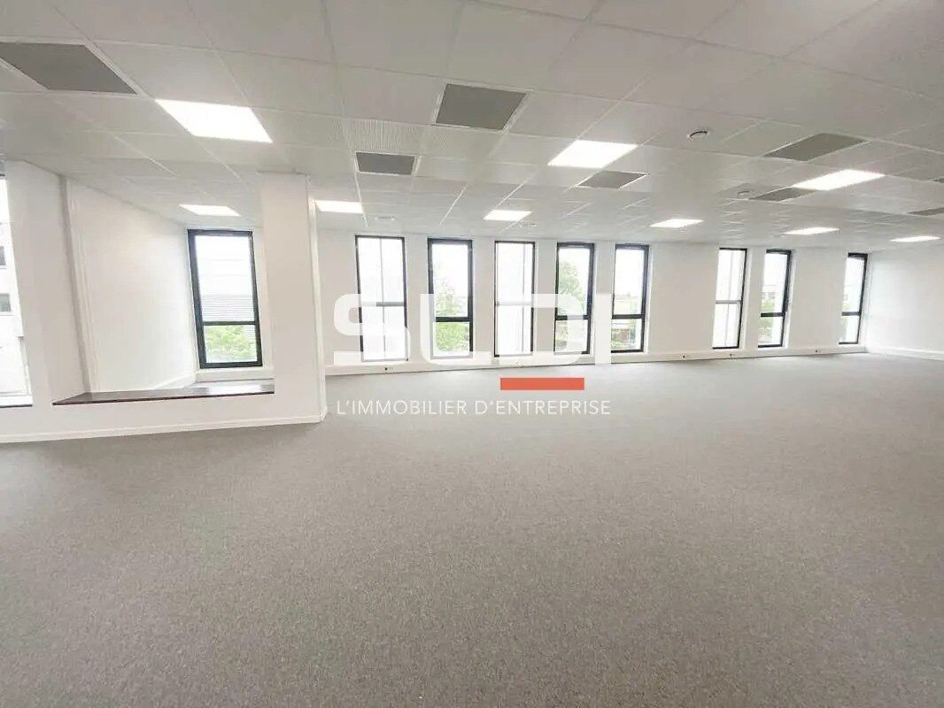 Office in Villeurbanne for lease Interior Photo- Image 1 of 8
