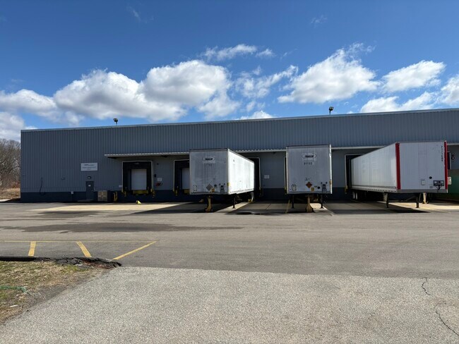 Plus de détails pour 10 New Rd, Rumford, RI - Industriel à louer