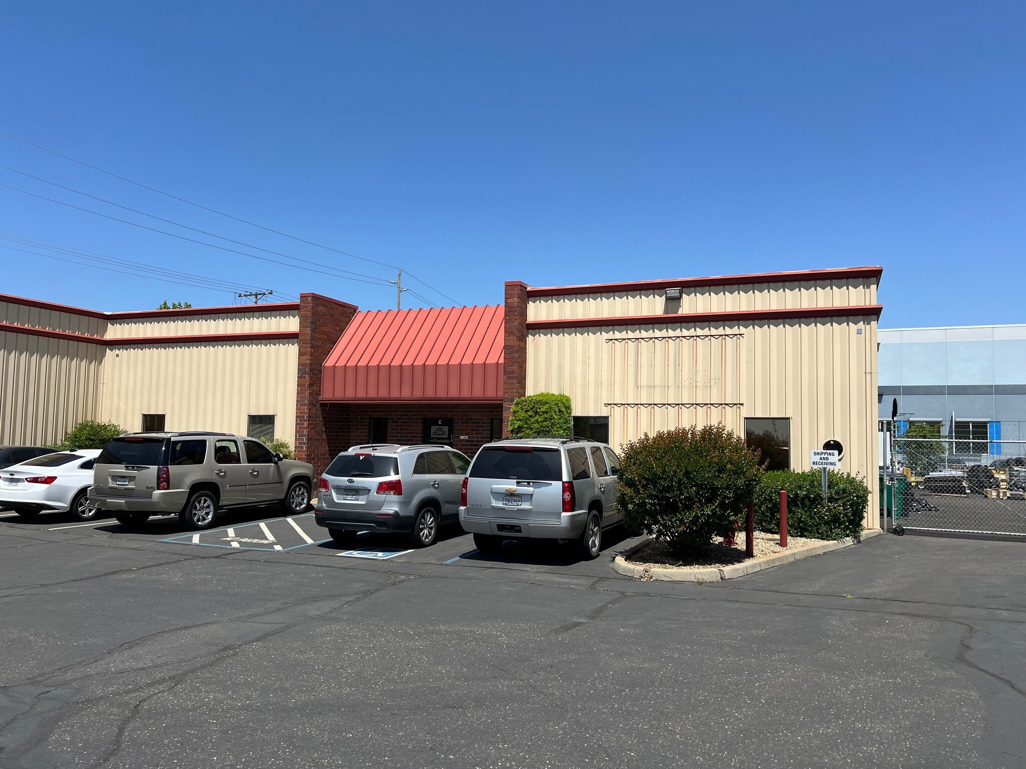 1351 E Pine St, Lodi, CA for lease Primary Photo- Image 1 of 4