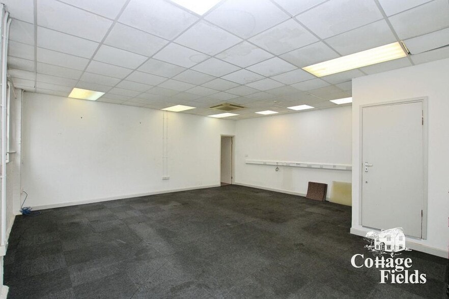 21 Garnault Rd, Enfield for sale - Building Photo - Image 3 of 30
