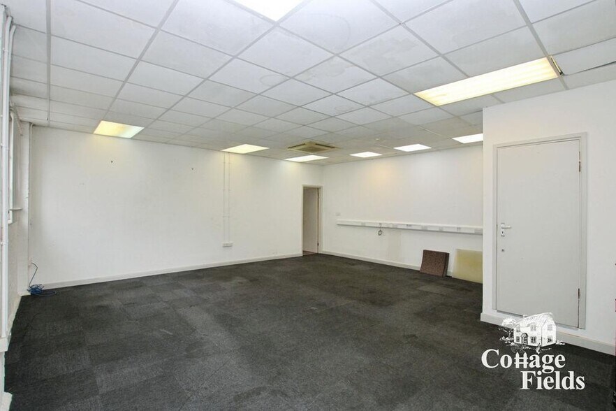 21 Garnault Rd, Enfield à vendre - Photo du bâtiment - Image 3 de 30
