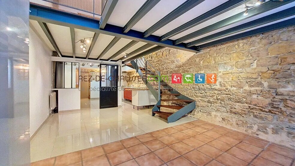 Office in Lyon for sale - Interior Photo - Image 1 of 8