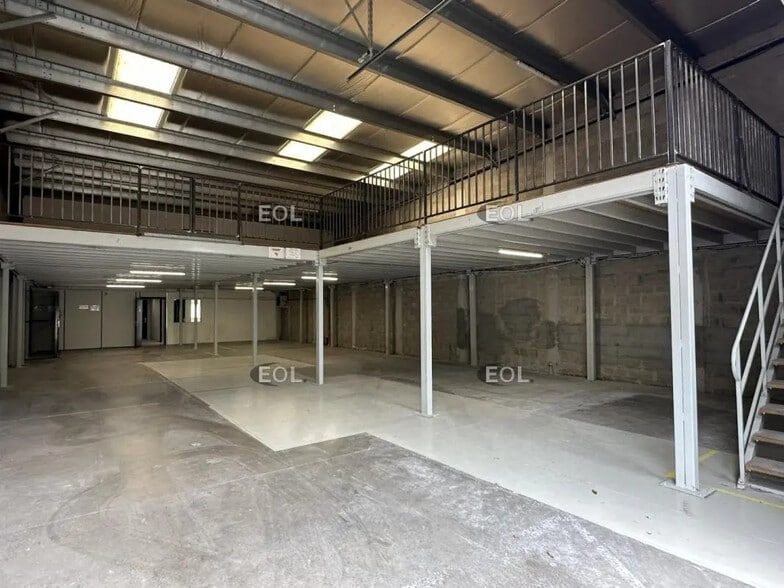 Flex in Marseille for lease - Building Photo - Image 1 of 5