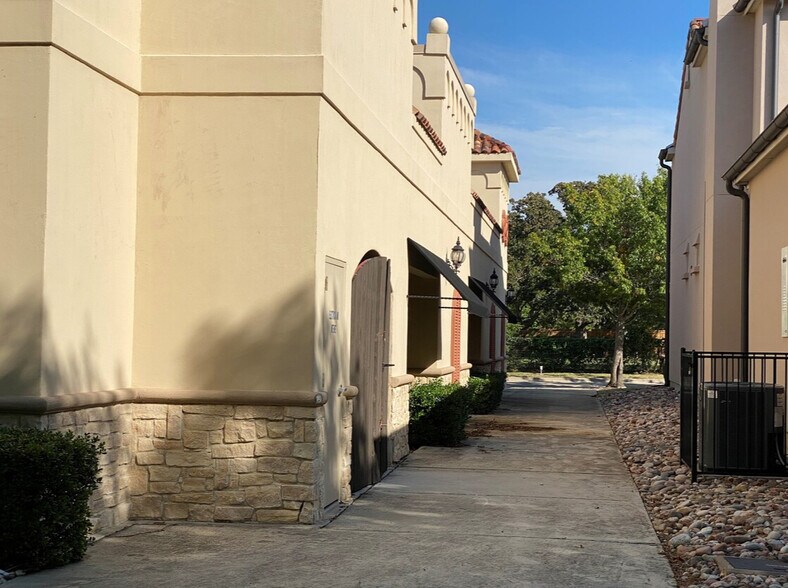 60 Village Ln, Colleyville, TX à louer - Photo du bâtiment - Image 2 de 19