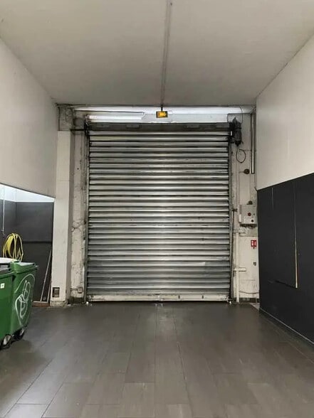 Immeuble residentiel dans Paris à vendre - Photo intérieure - Image 2 de 7