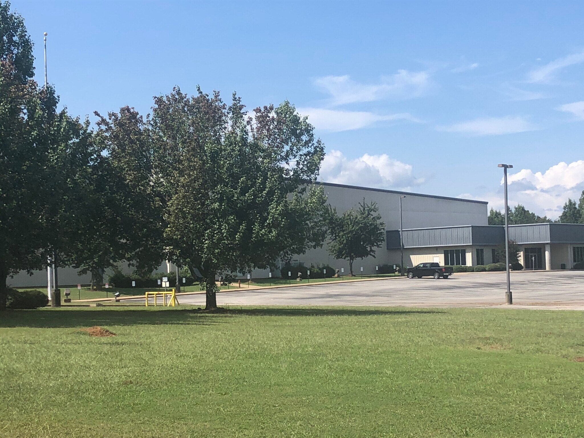 4015 Helton Dr, Florence, AL for lease Primary Photo- Image 1 of 8