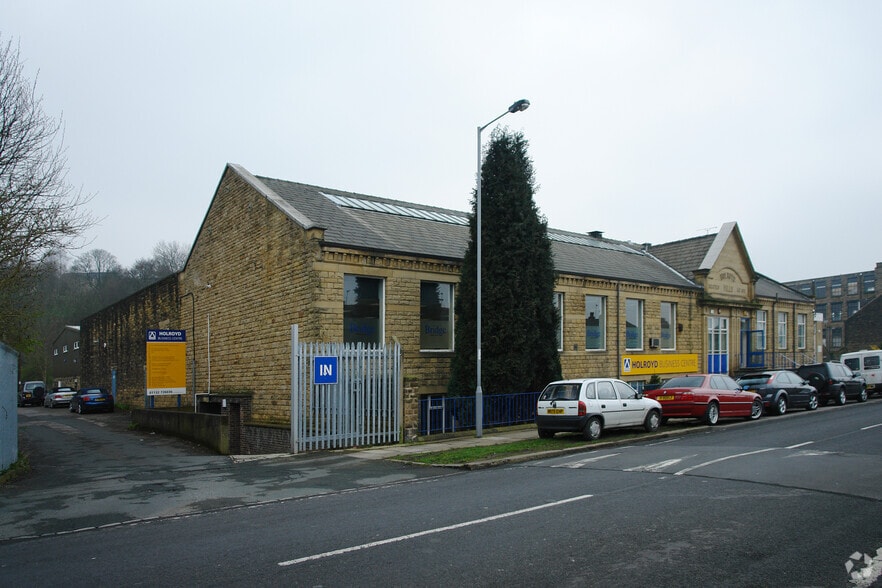 Carrbottom Rd, Bradford à louer - Photo principale - Image 1 de 7