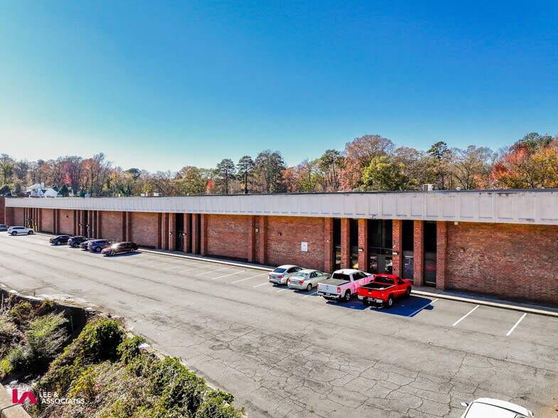 3041 Commerce Way, Atlanta, GA à louer - Photo du bâtiment - Image 1 de 4