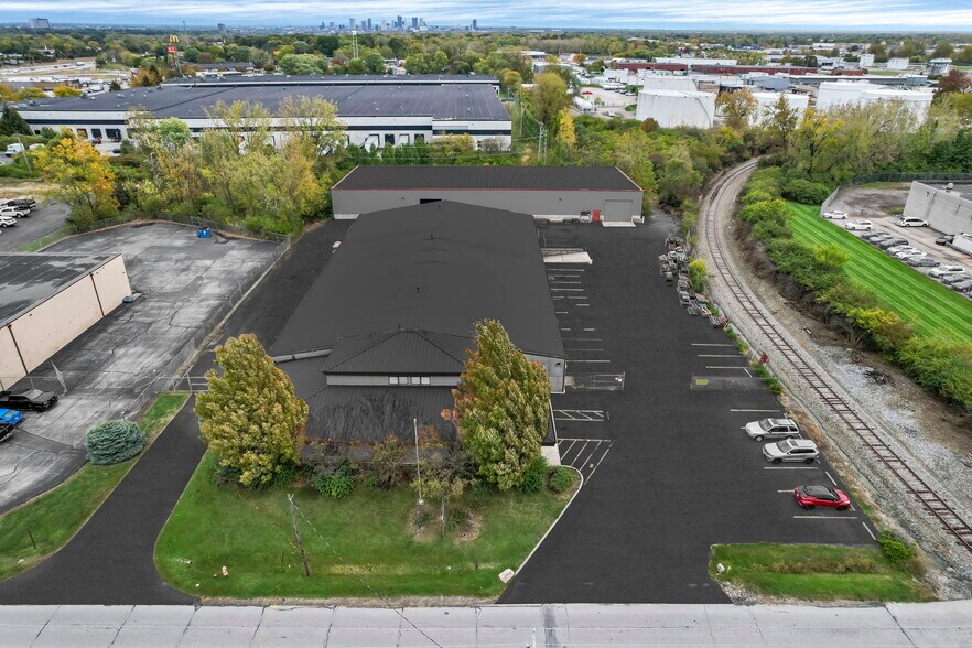 850 Kaderly Dr, Columbus, OH à louer - Photo du bâtiment - Image 3 de 17