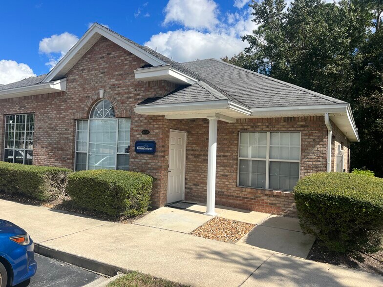 4745 Sutton Park Ct S, Jacksonville, FL à louer - Photo du bâtiment - Image 3 de 18