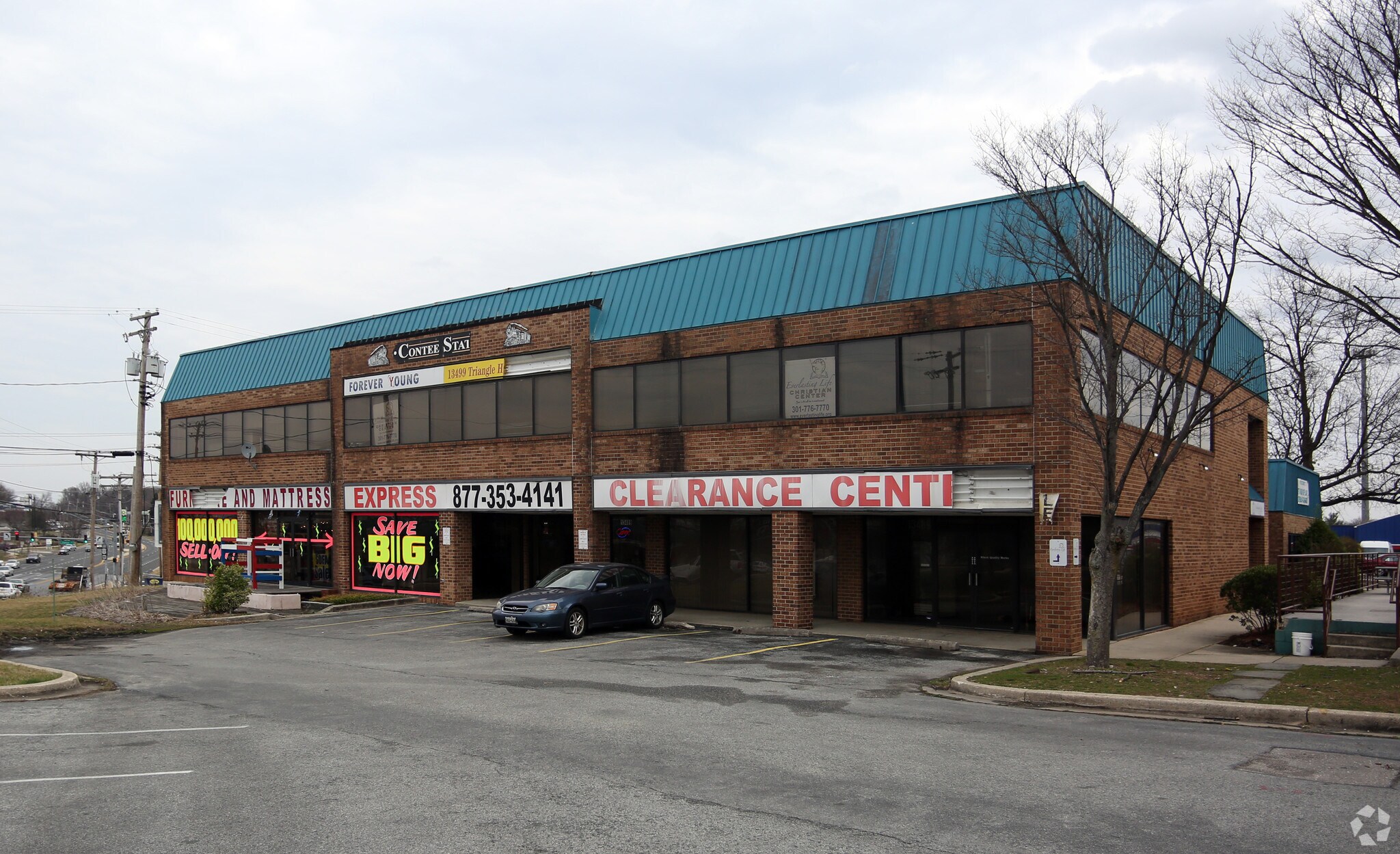 Contee Station portefeuille de 5 propriétés à vendre sur LoopNet.ca Photo principale- Image 1 de 6