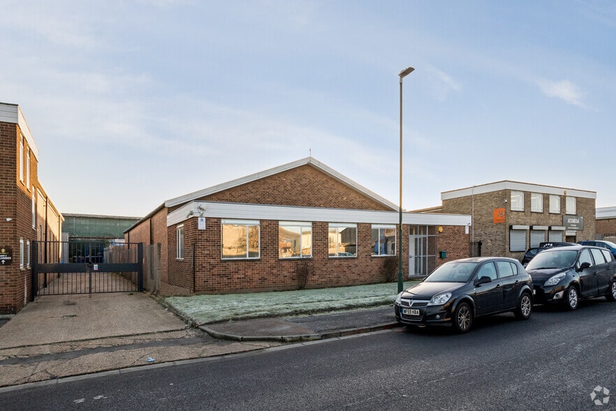 3 Bilton Rd, Erith for lease - Building Photo - Image 3 of 4
