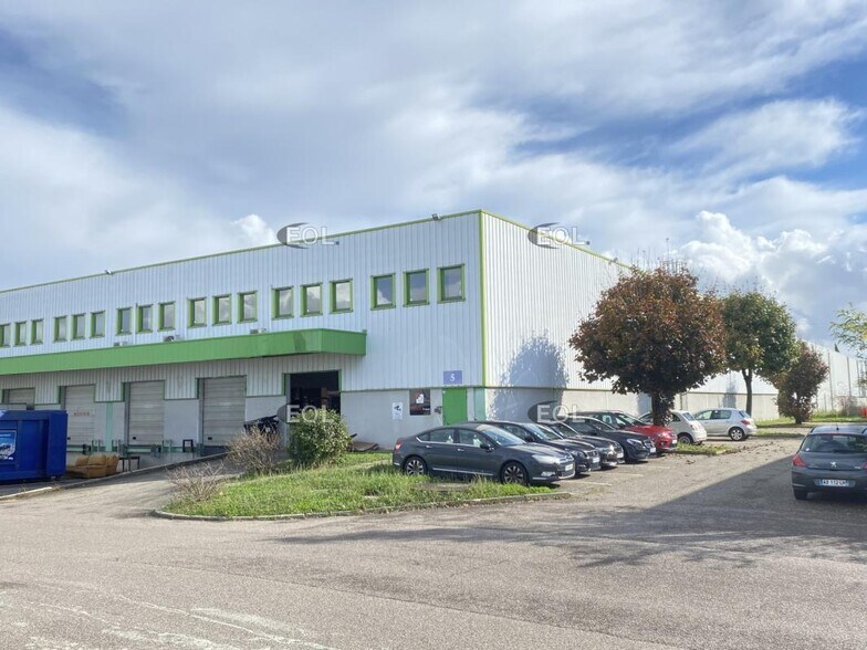 Industrial in Genas for lease - Building Photo - Image 1 of 15