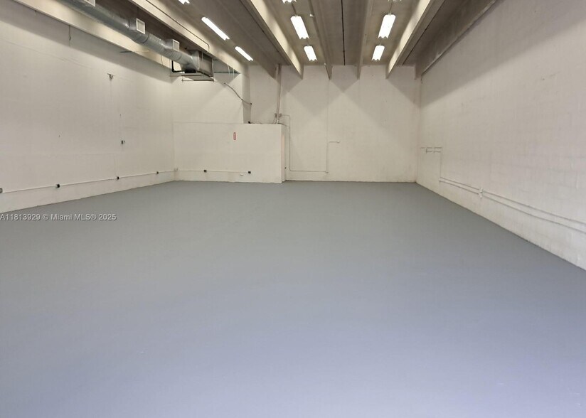 430 Ansin Blvd, Hallandale Beach, FL à louer - Photo intérieure - Image 2 de 3