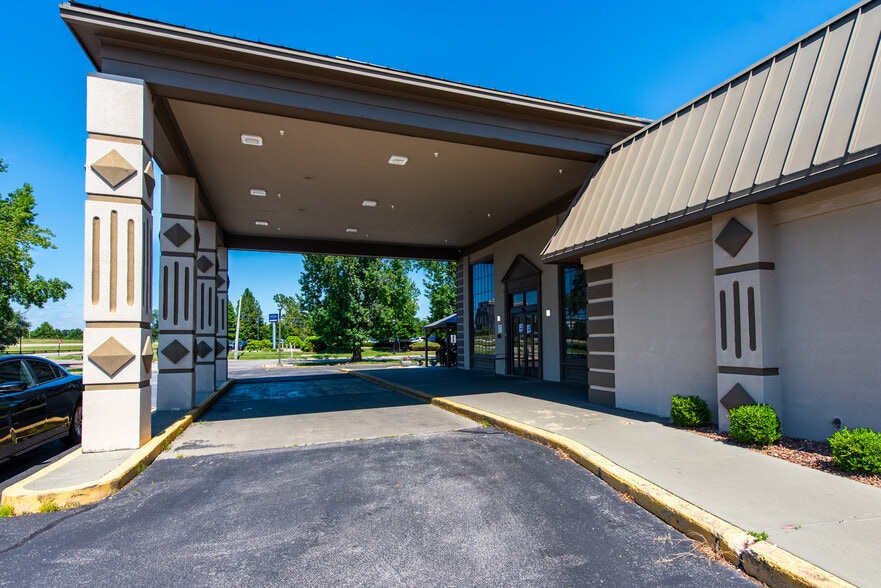 1760 Plantside Dr, Louisville, KY for sale - Building Photo - Image 3 of 43