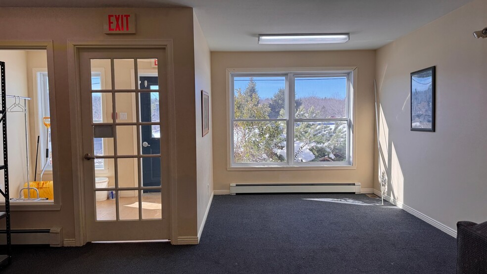 292 South St, Blue Hill, ME for lease - Interior Photo - Image 2 of 19