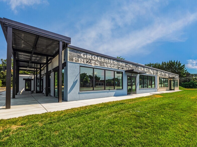 1449 Smokey Park Hwy, Candler, NC à louer - Photo du bâtiment - Image 2 de 21