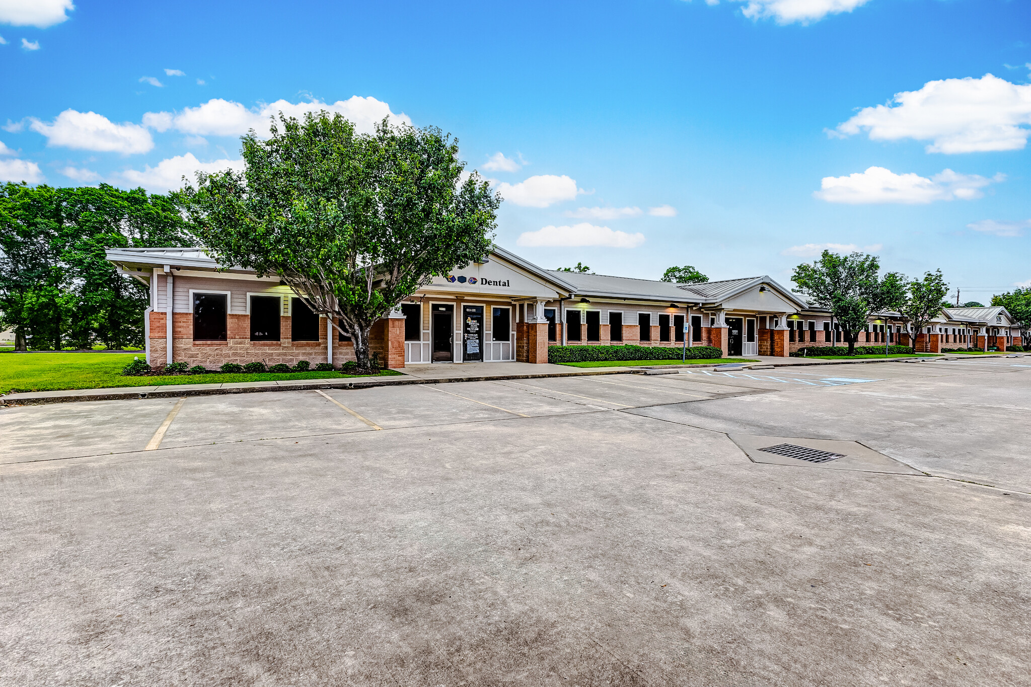 5751 Blythewood St, Houston, TX à louer Photo du b timent- Image 1 de 41