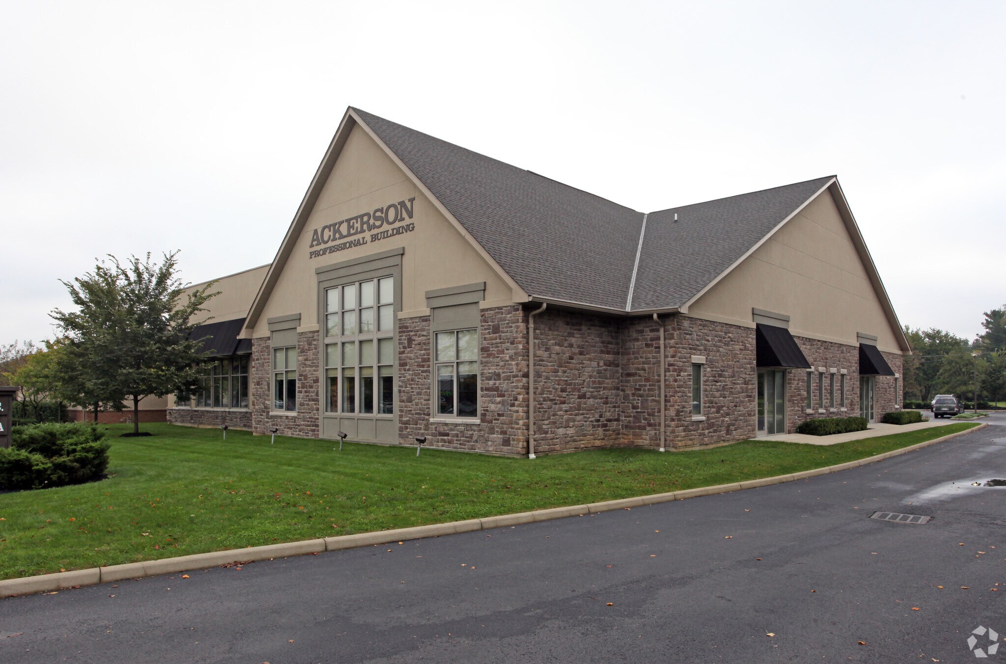 4555 Cemetery Rd, Hilliard, OH for lease Building Photo- Image 1 of 8