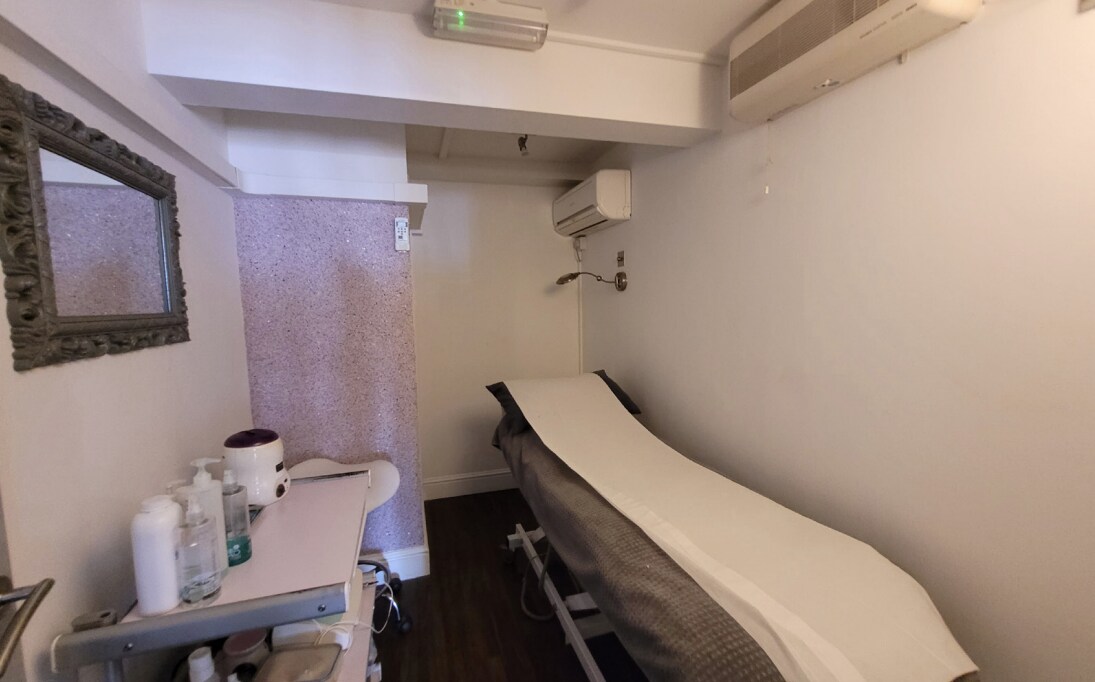 4-4B The Broadway, St Ives, CAM PE27 5BN - Unit 4 -  - Interior Photo - Image 1 of 3