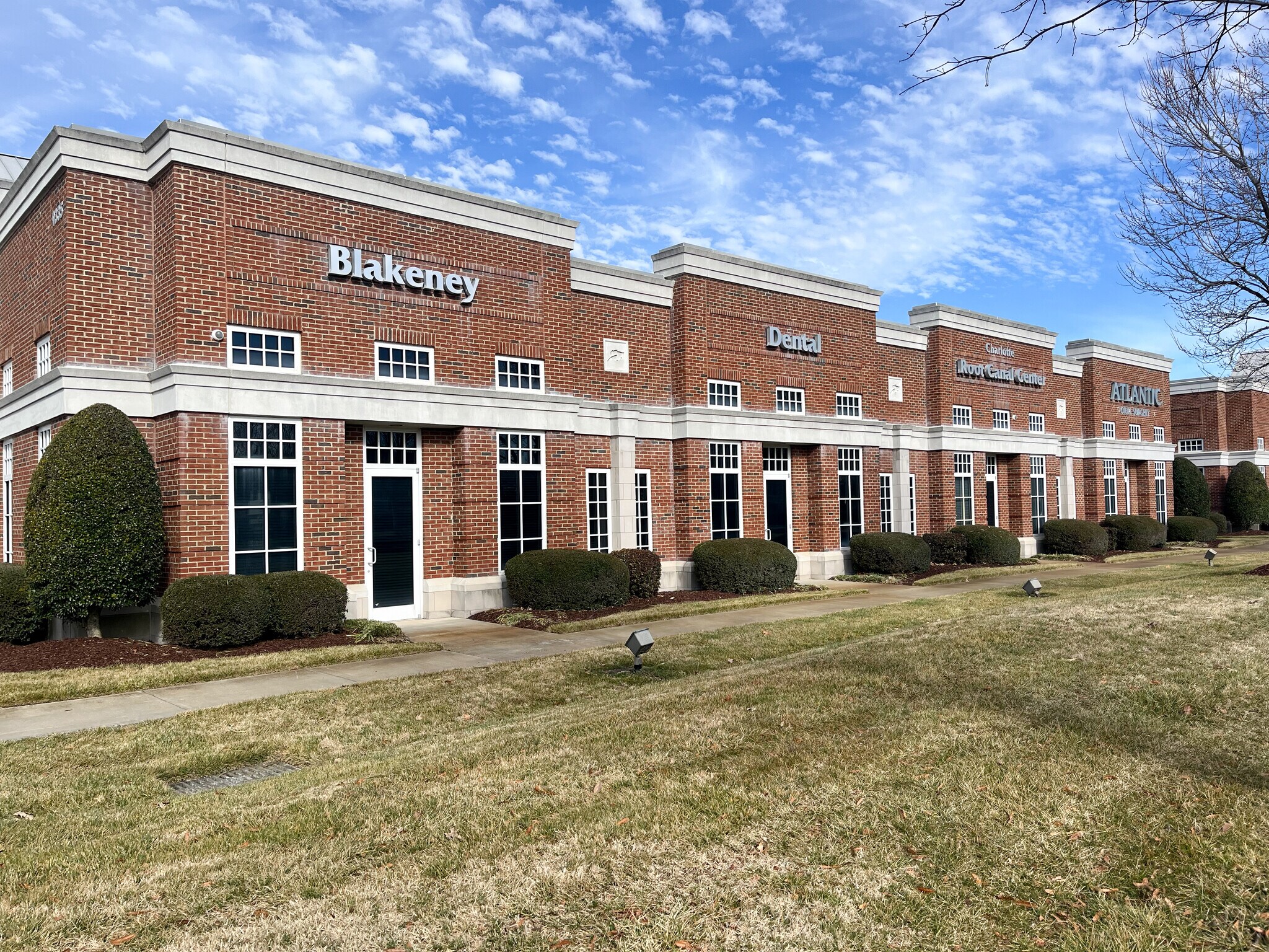 9335 Blakeney Center Dr, Charlotte, NC for lease Primary Photo- Image 1 of 11
