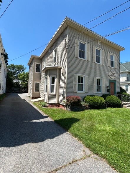 239 Main St, Killingly, CT for sale - Primary Photo - Image 1 of 19