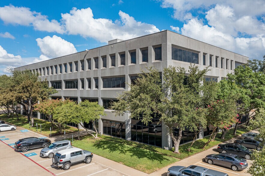 14275 Midway Rd, Addison, TX à louer - Photo du bâtiment - Image 1 de 6