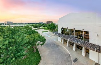 1660 N Westridge Cir, Irving, TX for lease - Building Photo - Image 2 of 9