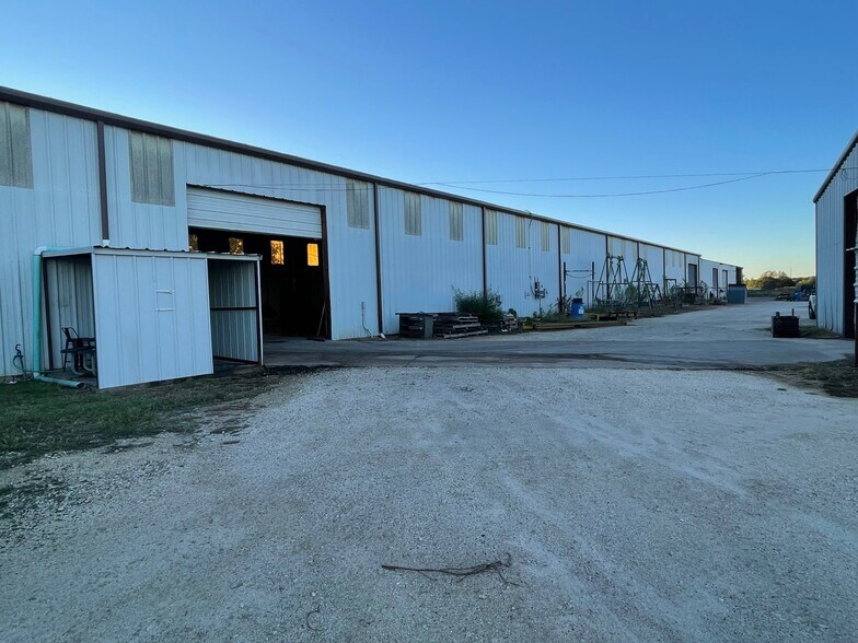 6418 S US Highway 377, Stephenville, TX à vendre - Photo du bâtiment - Image 2 de 26