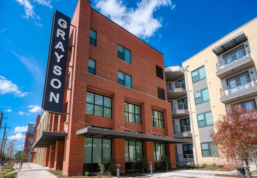 923 E Carson St, San Antonio, TX for lease - Building Photo - Image 2 of 9