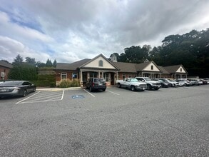 514 W Maple St, Cumming, GA for lease Interior Photo- Image 2 of 15