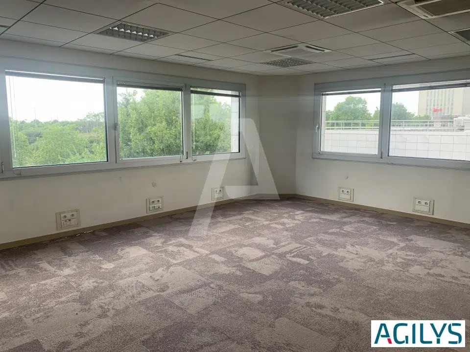 Office in Rungis for lease Interior Photo- Image 1 of 6