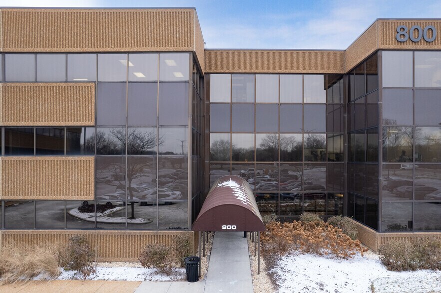 600 Hart Rd, Barrington, IL à louer - Photo du bâtiment - Image 3 de 7