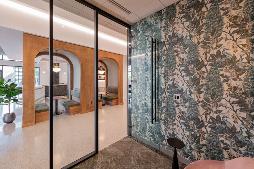 1753 Pinnacle Dr, McLean, VA à louer - Photo intérieure - Image 3 de 14