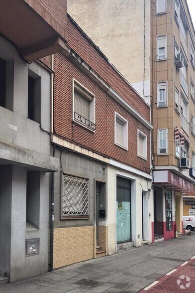 Avenida de Pío XII, 70, Talavera de la Reina, Toledo à louer - Photo du bâtiment - Image 2 de 2