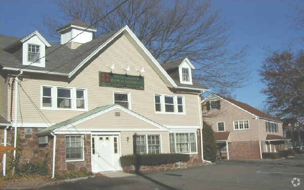 97 Northfield Ave, West Orange, NJ à louer Photo principale- Image 1 de 5